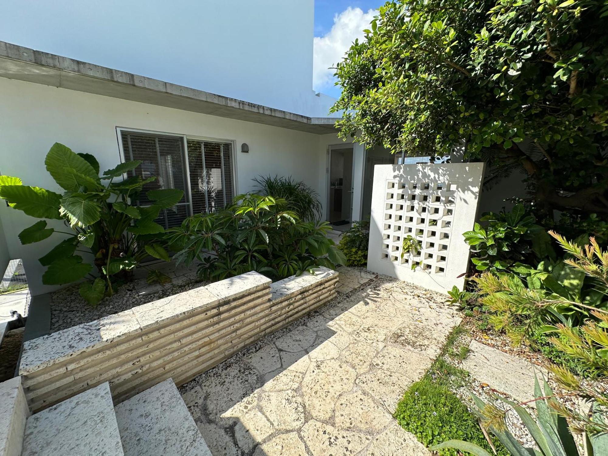 Katsuren Blue. Villa Uruma Exterior photo